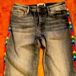 Light wash ankle jeans
